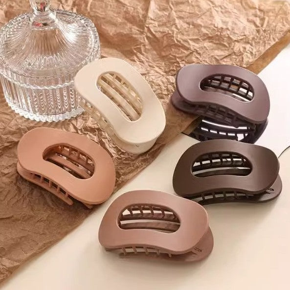 🖤 Matte Oval Hair Clip | Minimalist French Flat Hair Claw for Women